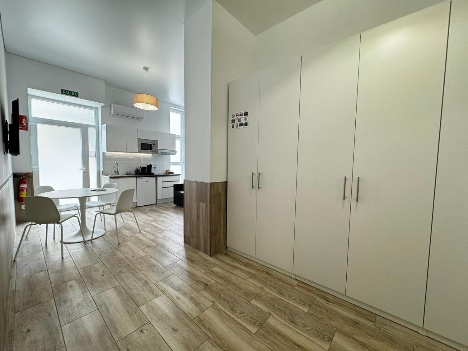Moderno Apartamento Del Arquitecto Aparthotel Valencia Bagian luar foto